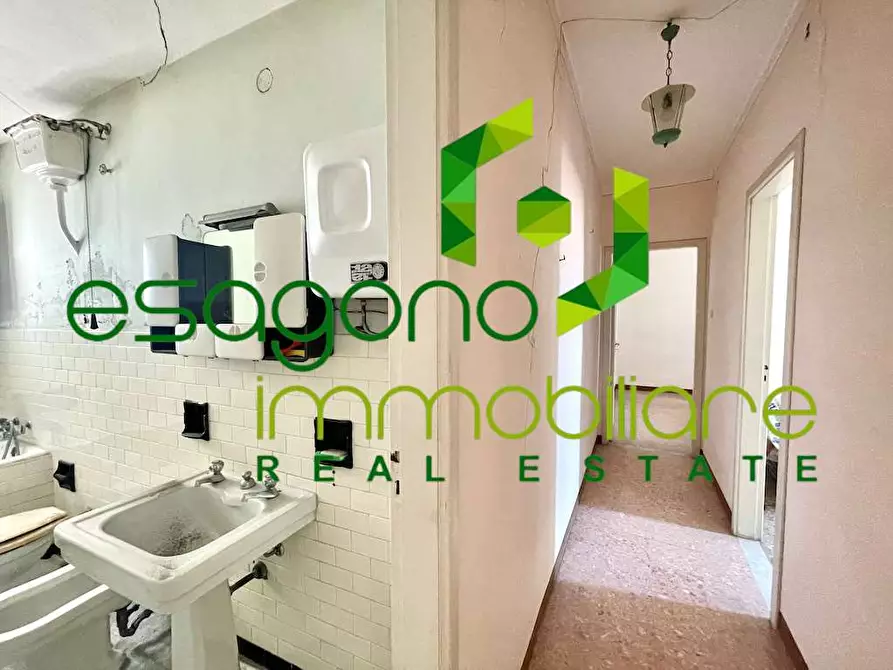 Immagine 42 di Stabile in vendita  a Siracusa