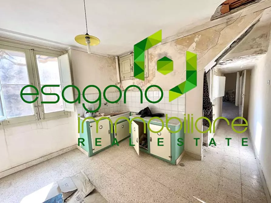 Immagine 48 di Stabile in vendita  a Siracusa