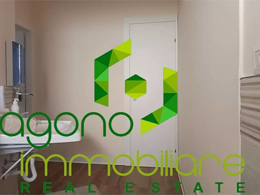 Immagine 6 di Negozio in vendita  a Siracusa