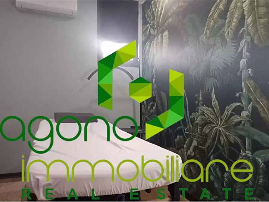 Immagine 10 di Negozio in vendita  a Siracusa