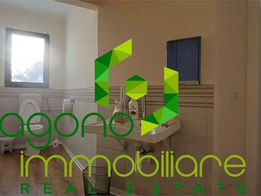 Immagine 11 di Negozio in vendita  a Siracusa