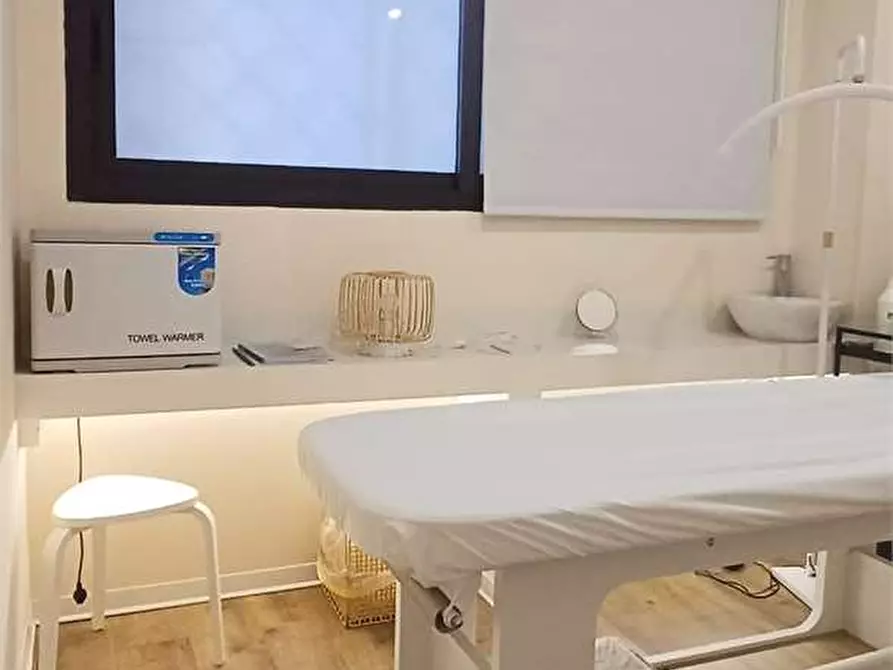 Immagine 14 di Negozio in vendita  a Siracusa