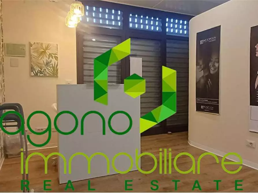 Immagine 1 di Negozio in vendita  a Siracusa