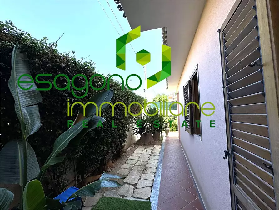 Immagine 1 di Villa in vendita  a Siracusa