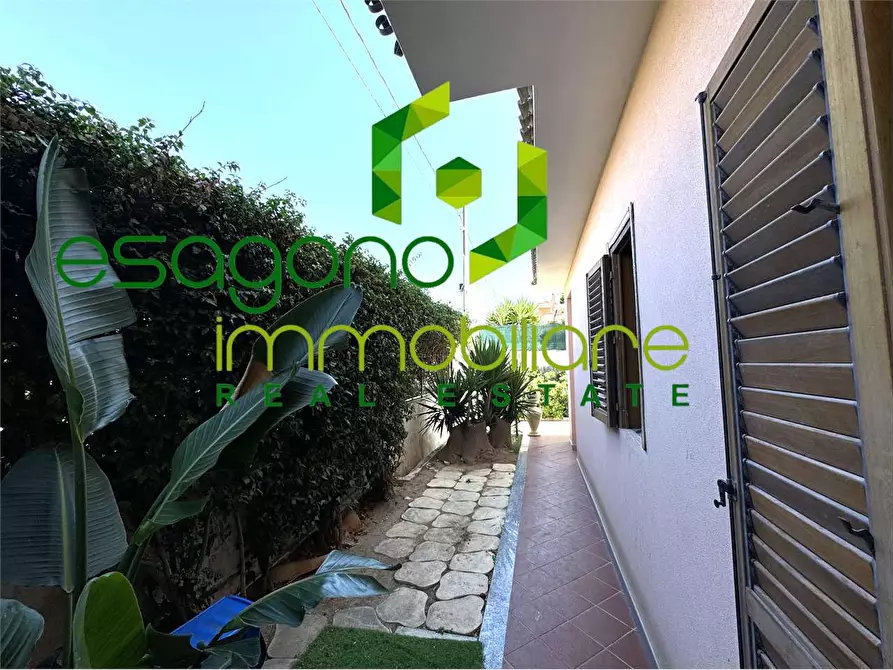 Immagine 1 di Villa in vendita  in Via Butera a Siracusa