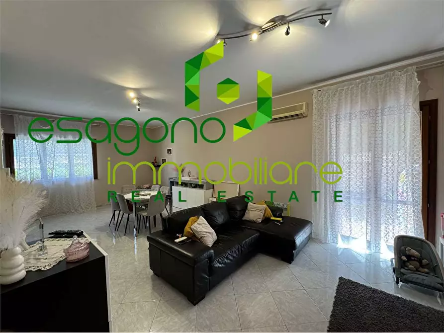 Immagine 3 di Villa in vendita  in Via Butera a Siracusa
