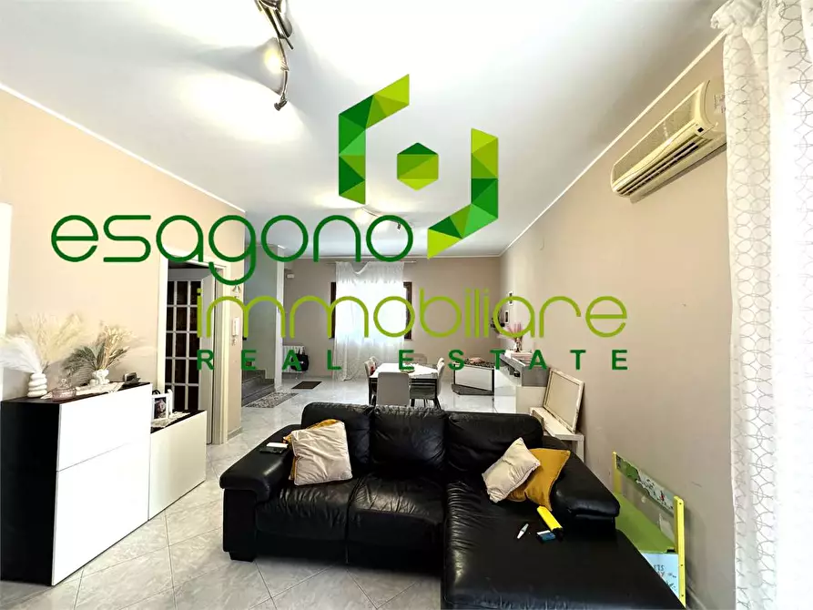 Immagine 11 di Villa in vendita  a Siracusa