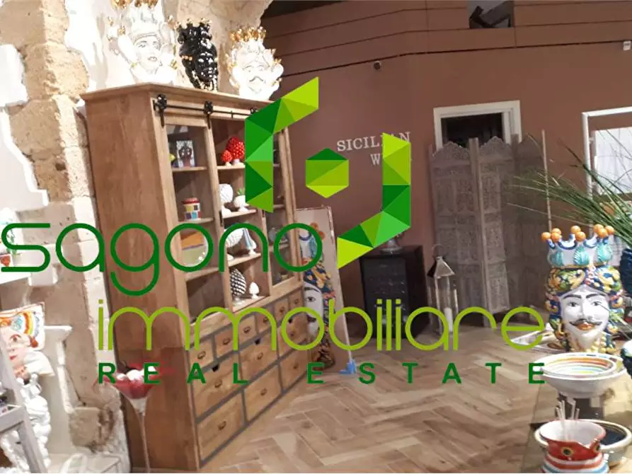 Immagine 2 di Negozio in vendita  in VIA AMALFITANIA a Siracusa