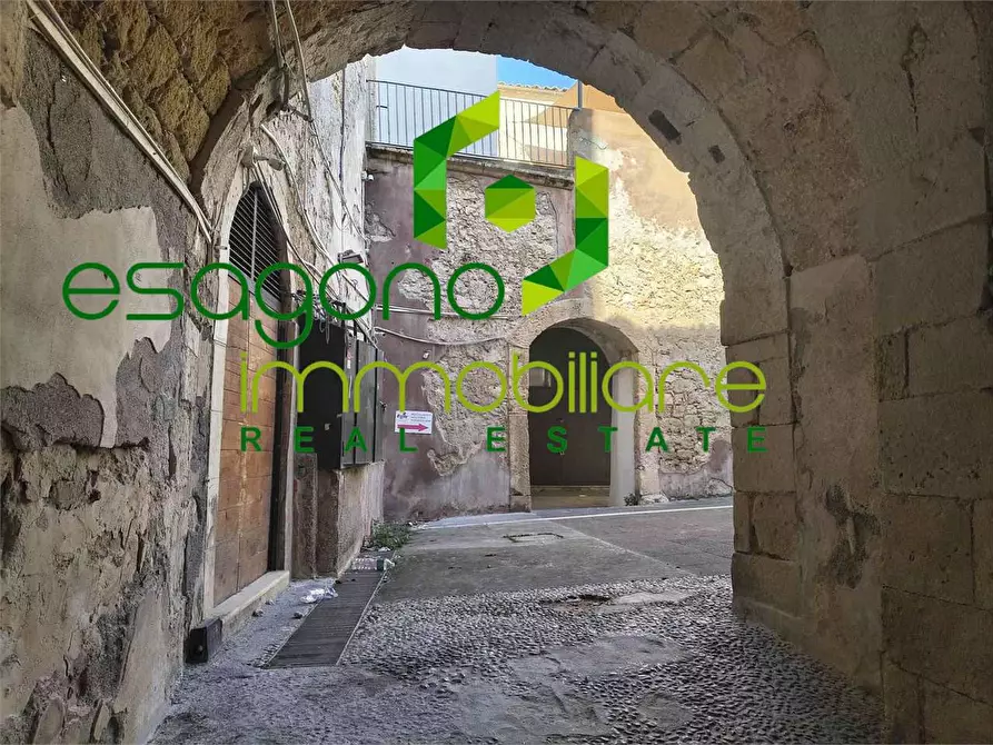 Immagine 3 di Negozio in vendita  in VIA AMALFITANIA a Siracusa