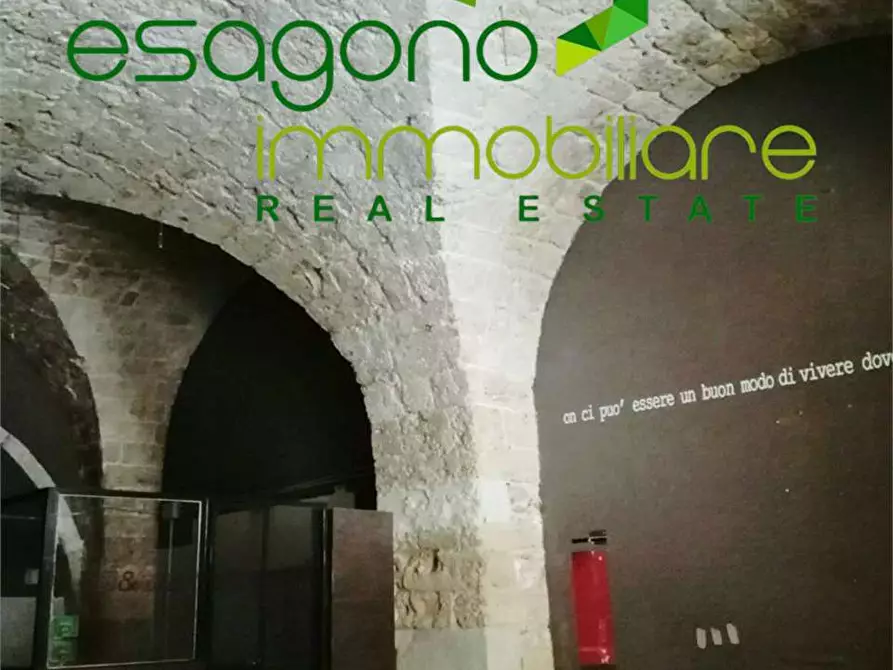 Immagine 8 di Negozio in vendita  in VIA AMALFITANIA a Siracusa