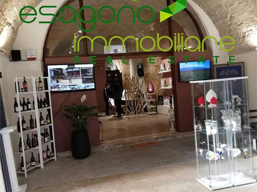 Immagine 10 di Negozio in vendita  in VIA AMALFITANIA a Siracusa