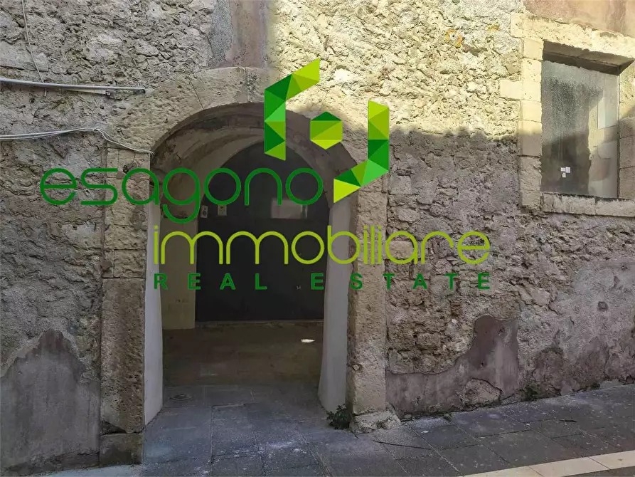 Immagine 16 di Negozio in vendita  in VIA AMALFITANIA a Siracusa