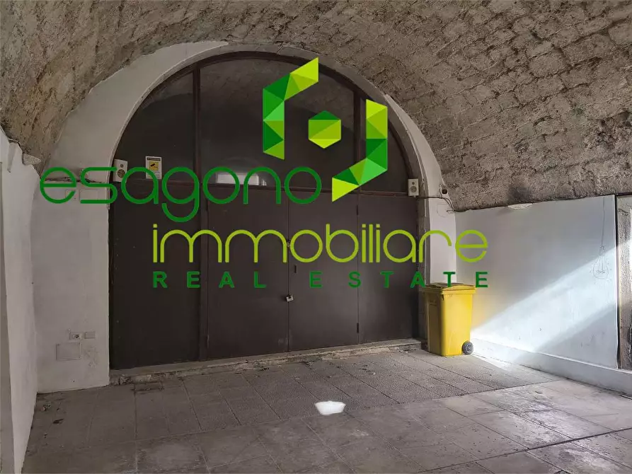 Immagine 1 di Negozio in vendita  in VIA AMALFITANIA a Siracusa