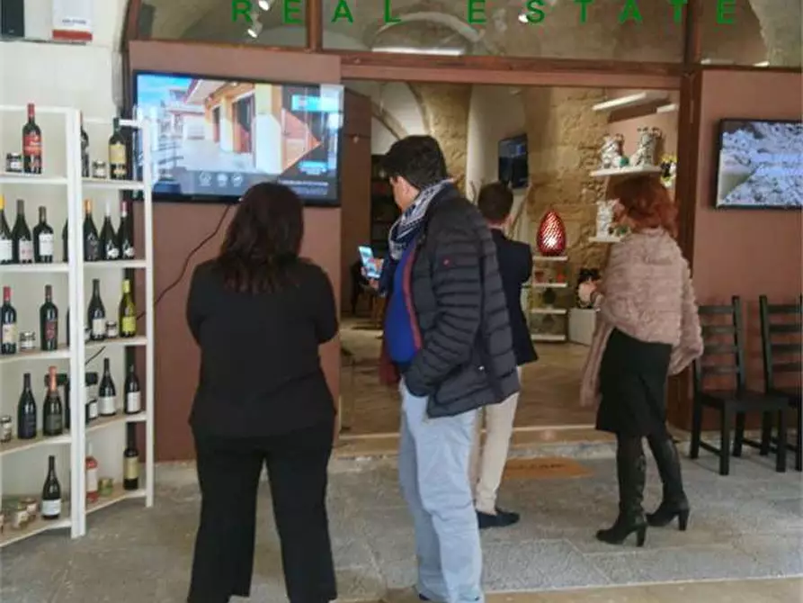 Immagine 21 di Negozio in vendita  in VIA AMALFITANIA a Siracusa