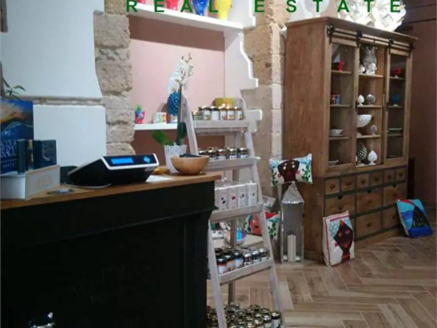Immagine 23 di Negozio in vendita  in VIA AMALFITANIA a Siracusa