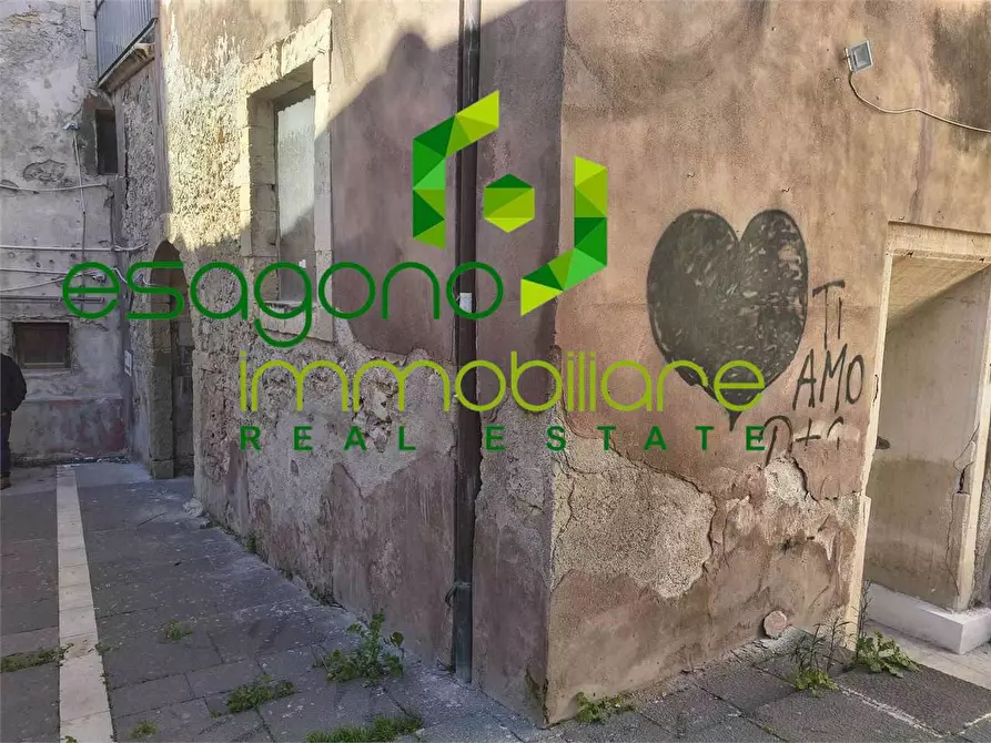 Immagine 25 di Negozio in vendita  in VIA AMALFITANIA a Siracusa