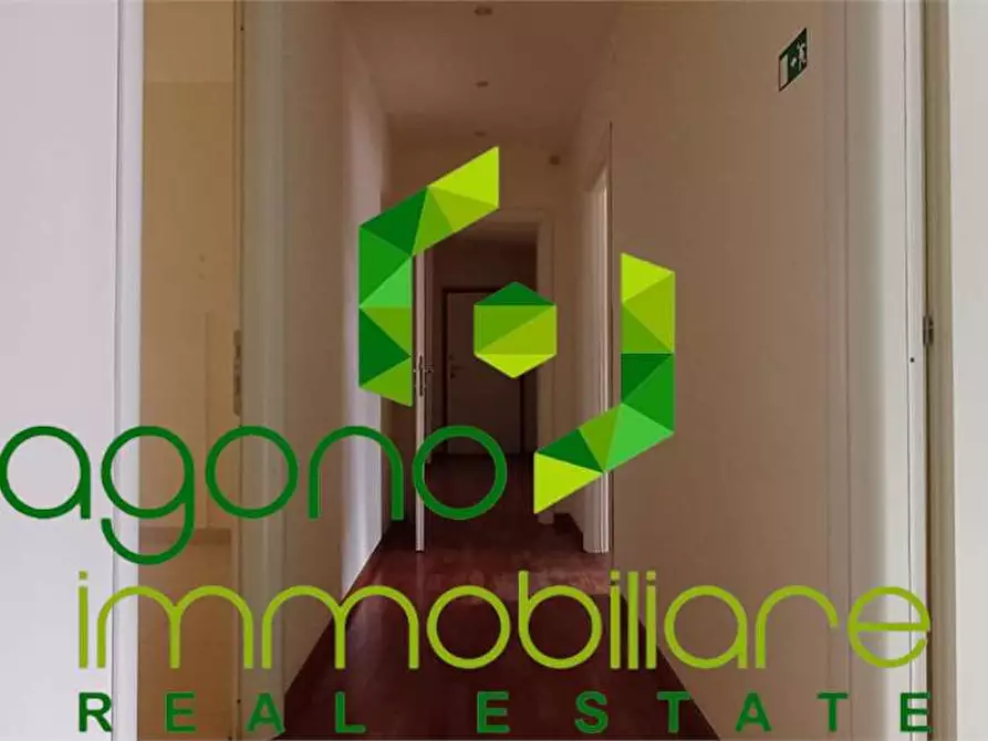 Immagine 9 di Quadrilocale in affitto  a Siracusa