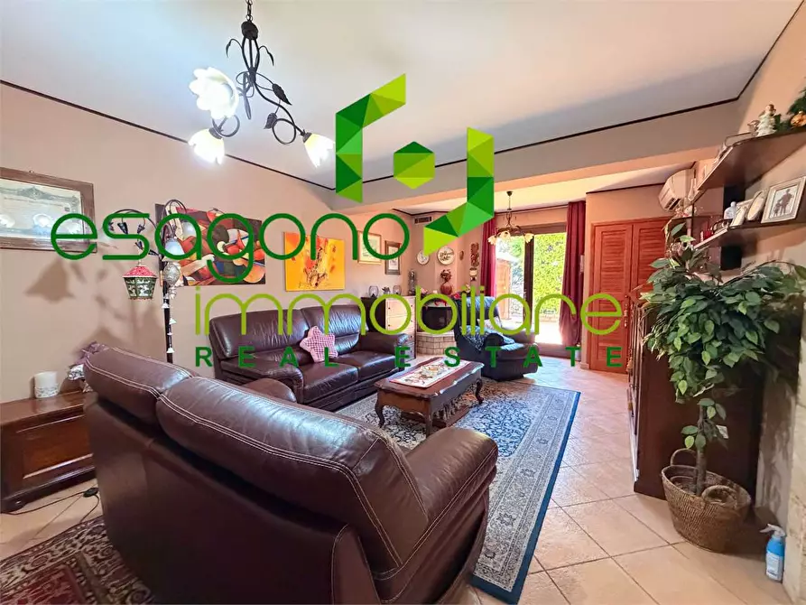 Immagine 19 di Villa in vendita  in Via Pietro Fillioley a Siracusa