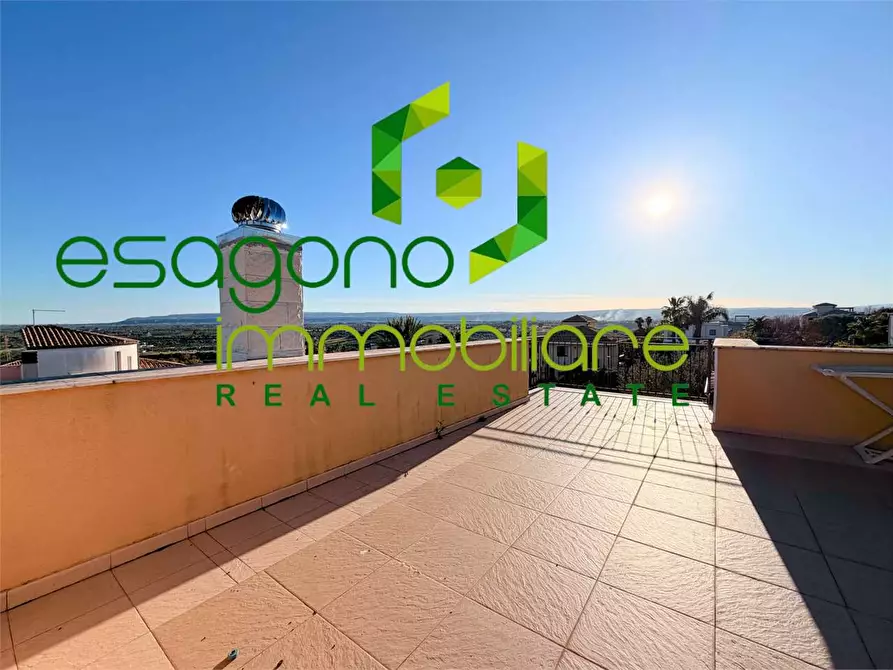 Immagine 2 di Villa in vendita  in Via Pietro Fillioley a Siracusa