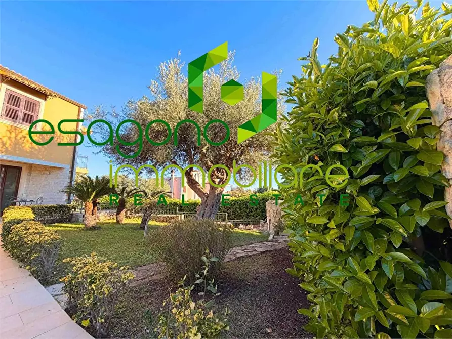 Immagine 23 di Villa in vendita  in Via Pietro Fillioley a Siracusa