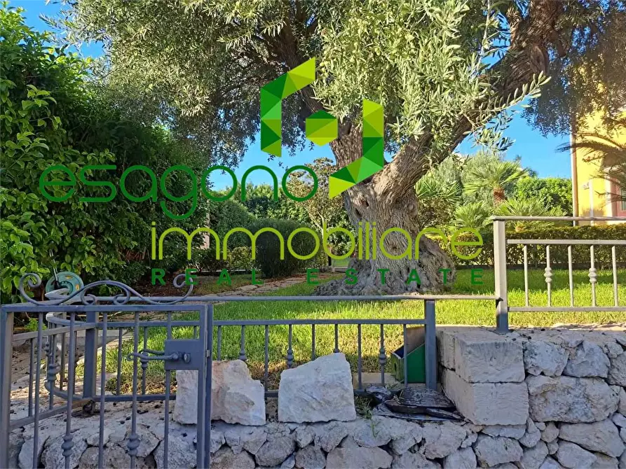 Immagine 10 di Villa in vendita  in Via Pietro Fillioley a Siracusa