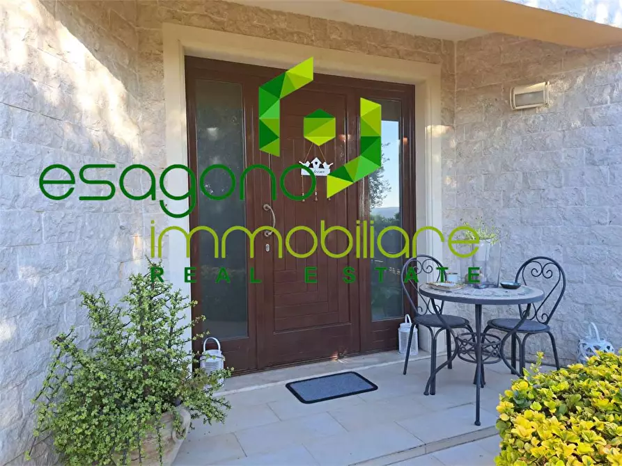 Immagine 13 di Villa in vendita  in Via Pietro Fillioley a Siracusa