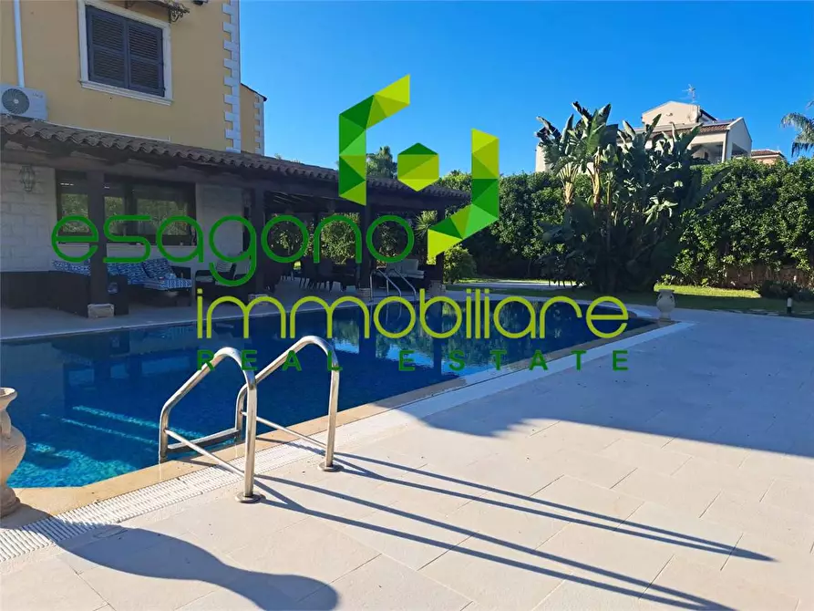 Immagine 12 di Villa in vendita  in Via Pietro Fillioley a Siracusa