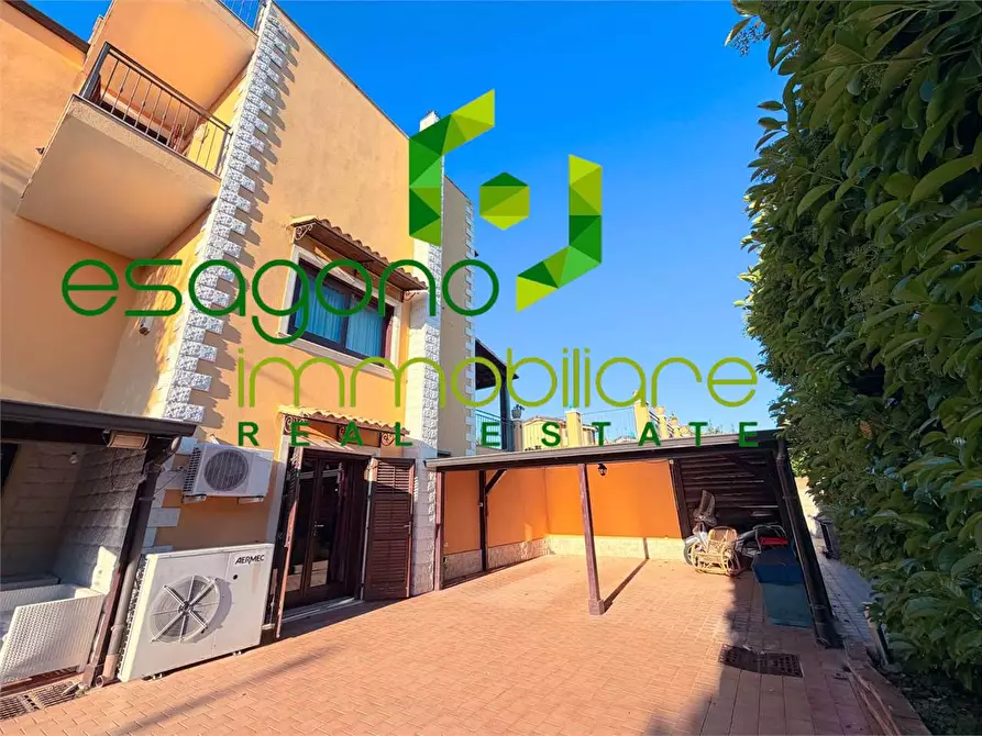 Immagine 25 di Villa in vendita  in Via Pietro Fillioley a Siracusa