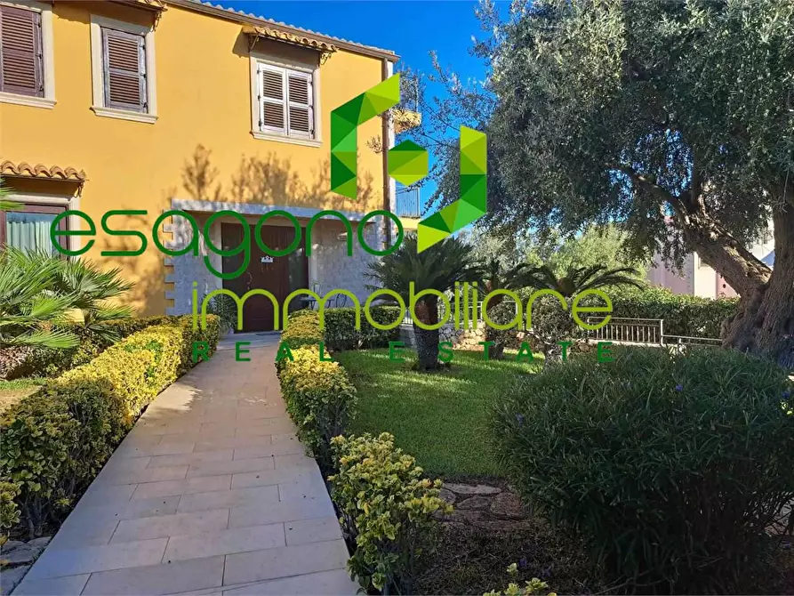 Immagine 18 di Villa in vendita  in Via Pietro Fillioley a Siracusa