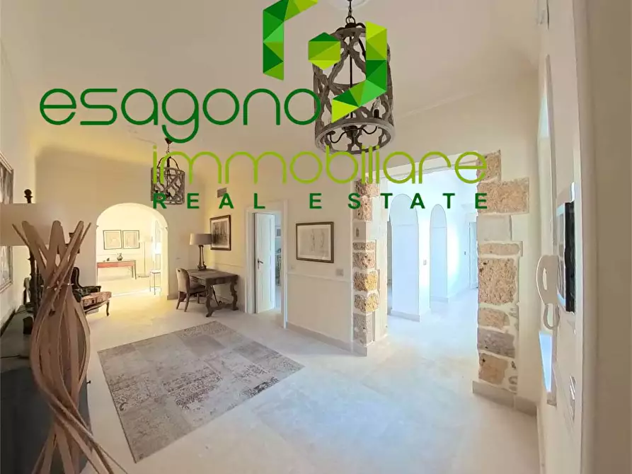 Immagine 1 di Villa in vendita  in Via Picherali a Siracusa