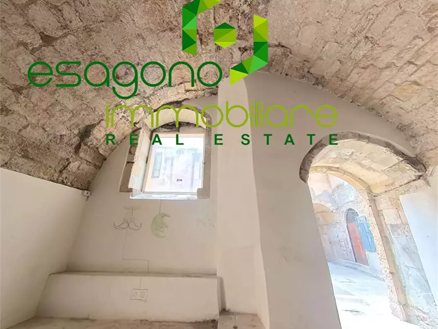 Immagine 10 di Negozio in vendita  in Via Dell'Amalfitania a Siracusa