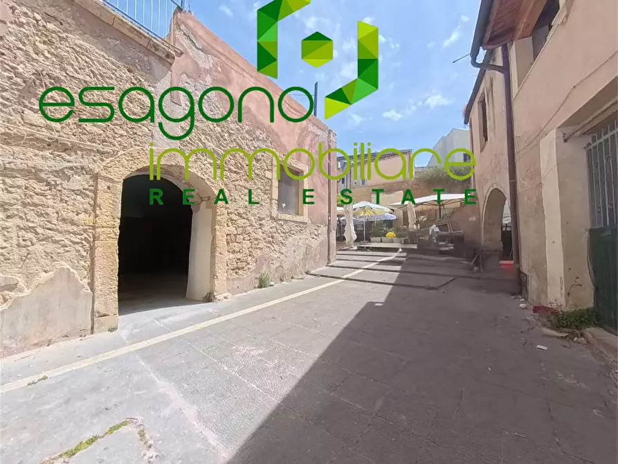 Immagine 32 di Negozio in vendita  in Via Dell'Amalfitania a Siracusa