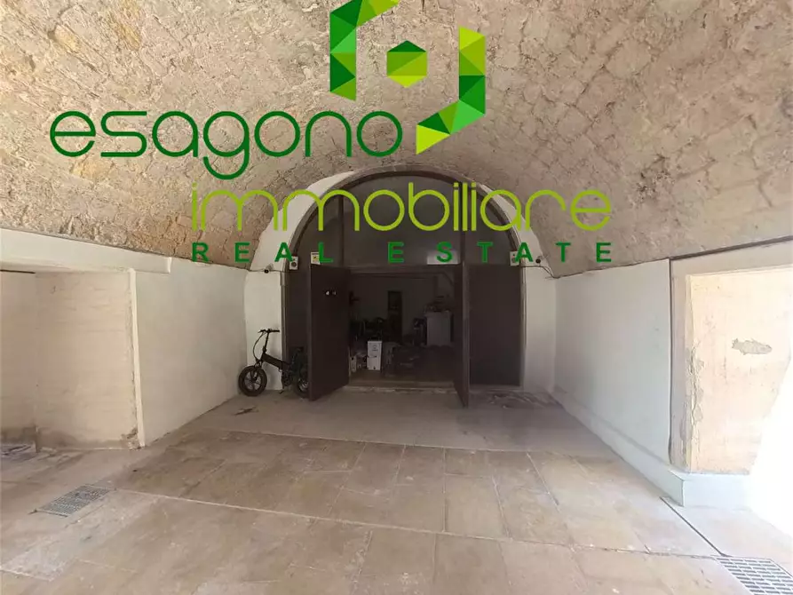 Immagine 15 di Negozio in vendita  in Via Dell'Amalfitania a Siracusa