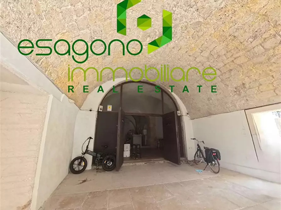 Immagine 17 di Negozio in vendita  in Via Dell'Amalfitania a Siracusa