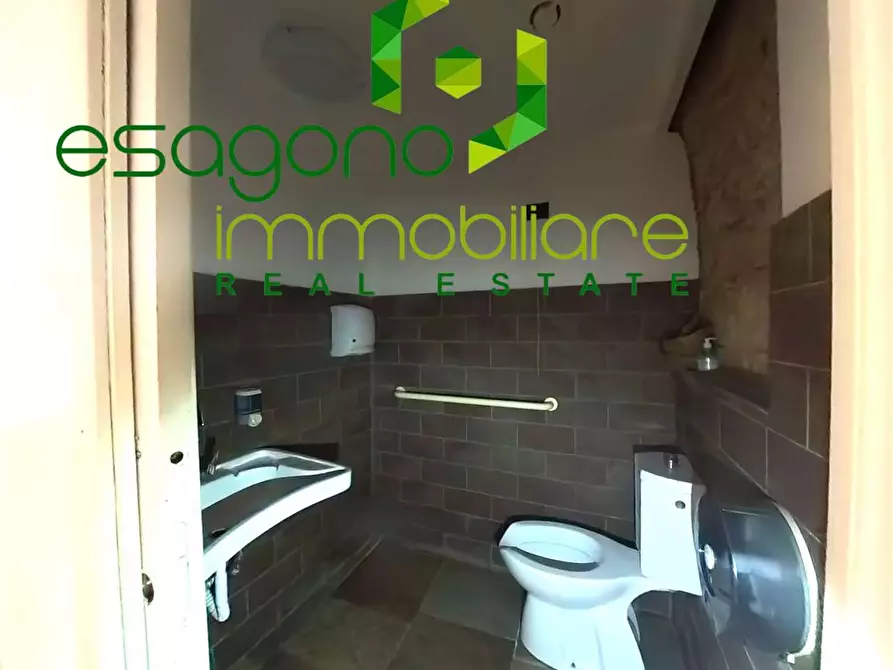 Immagine 12 di Negozio in vendita  in Via Dell'Amalfitania a Siracusa