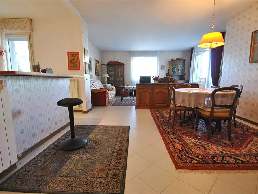 Immagine 1 di Appartamento in vendita  in Via Niccolo Paganini  33 a Sesto Fiorentino