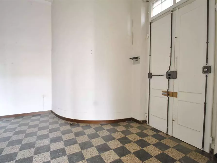 Immagine 15 di Appartamento in vendita  in Via Vittorio Emanuele 178 a Firenze