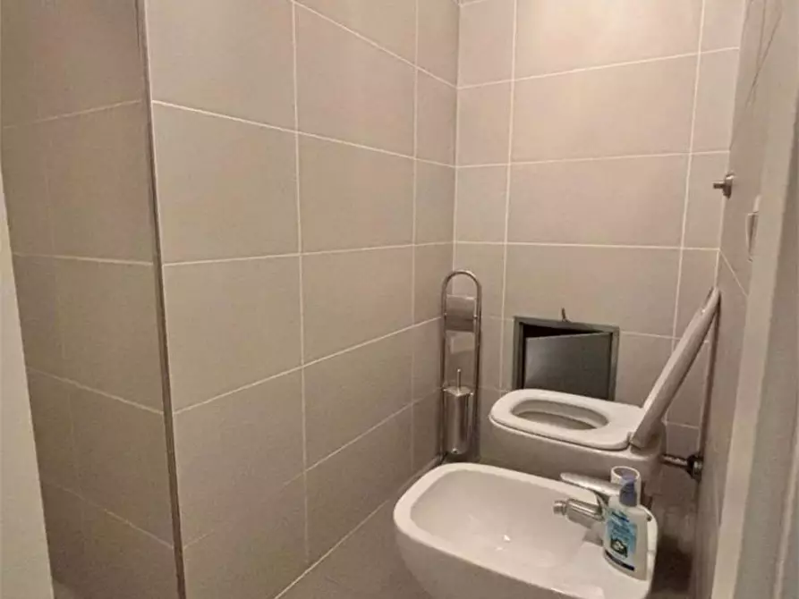 Immagine 8 di Laboratorio in vendita  a Firenze