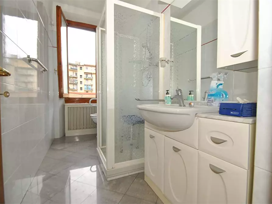 Immagine 12 di Stanza singola in affitto  a Firenze