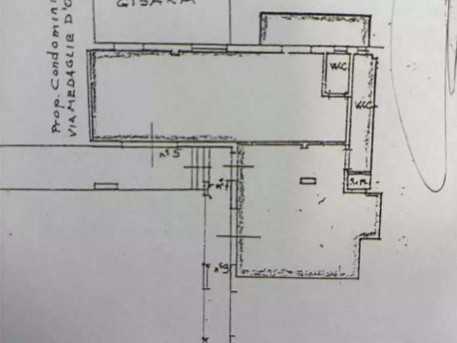 Immagine 19 di Negozio in vendita  a Firenze