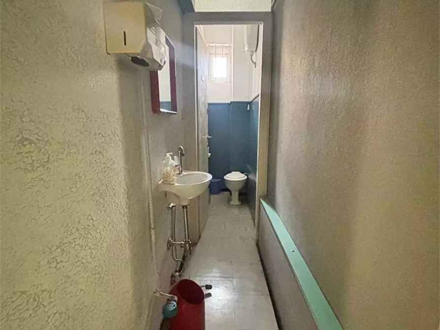 Immagine 18 di Negozio in vendita  a Firenze