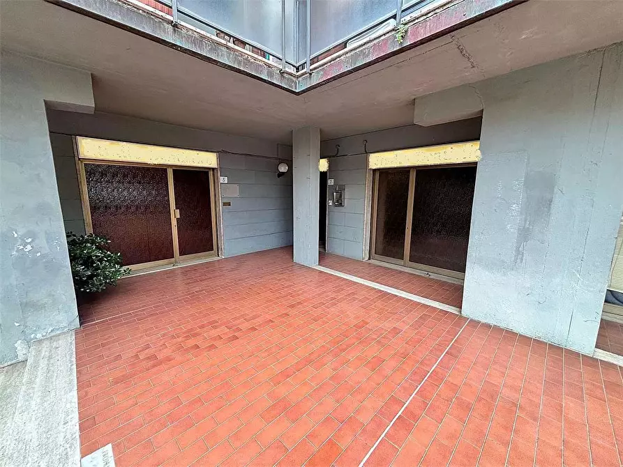 Immagine 2 di Negozio in vendita  a Firenze