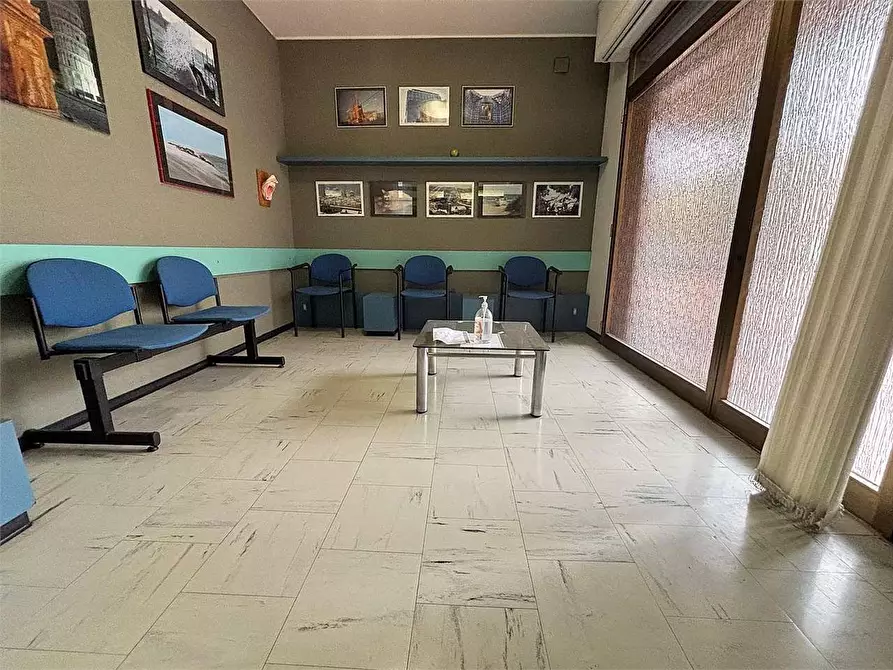 Immagine 4 di Negozio in vendita  a Firenze