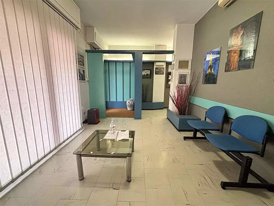 Immagine 3 di Negozio in vendita  a Firenze