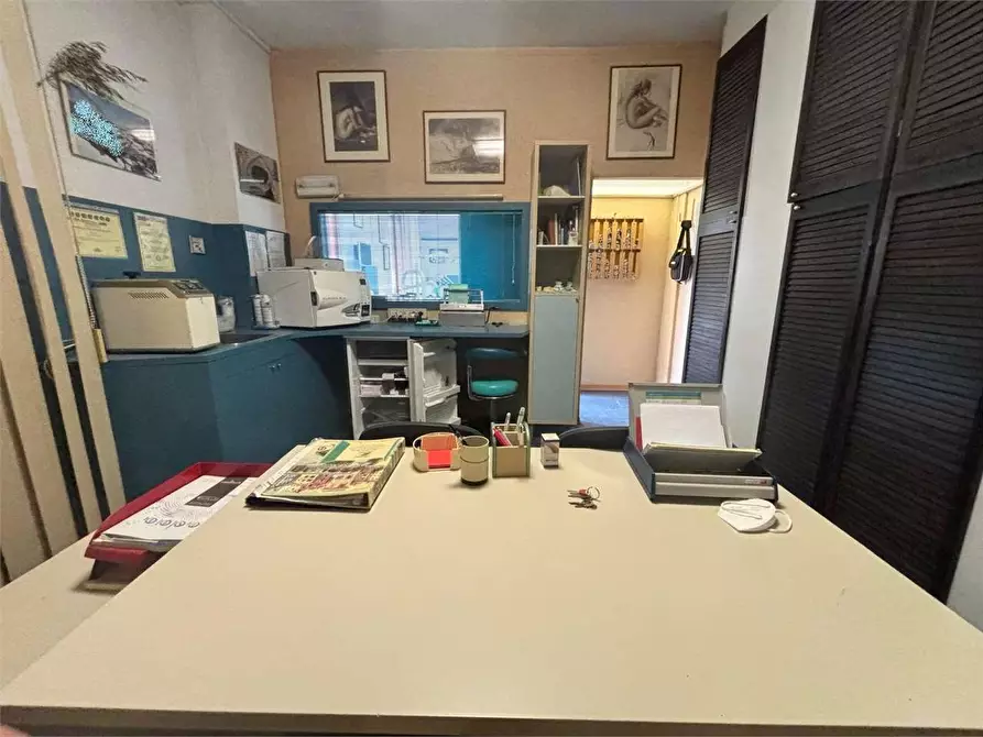 Immagine 14 di Negozio in vendita  a Firenze