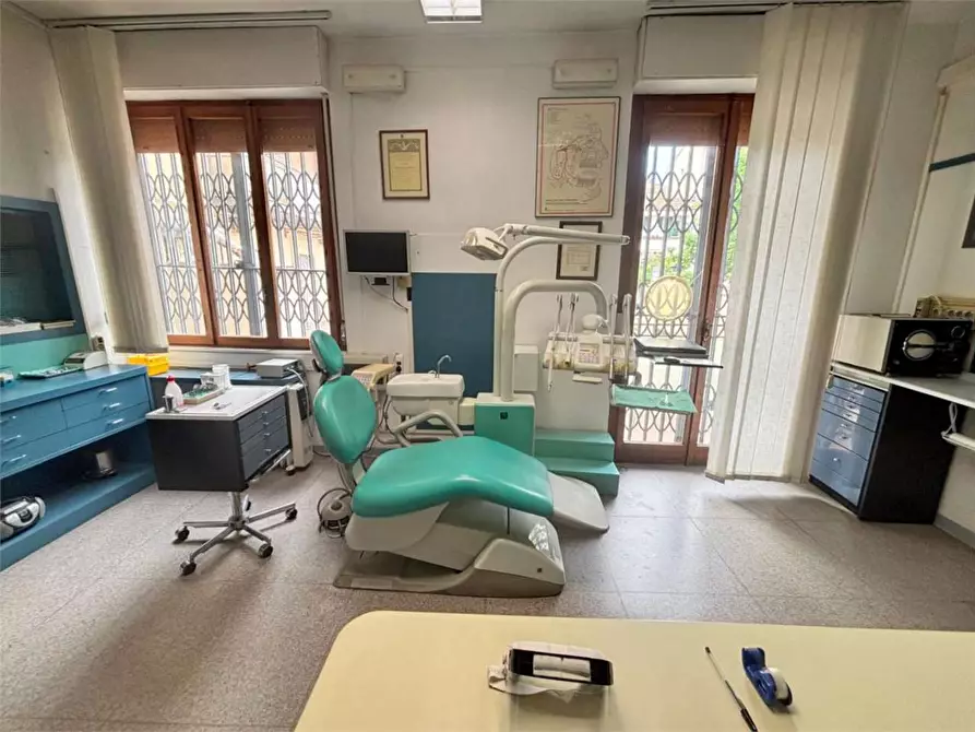 Immagine 9 di Negozio in vendita  a Firenze