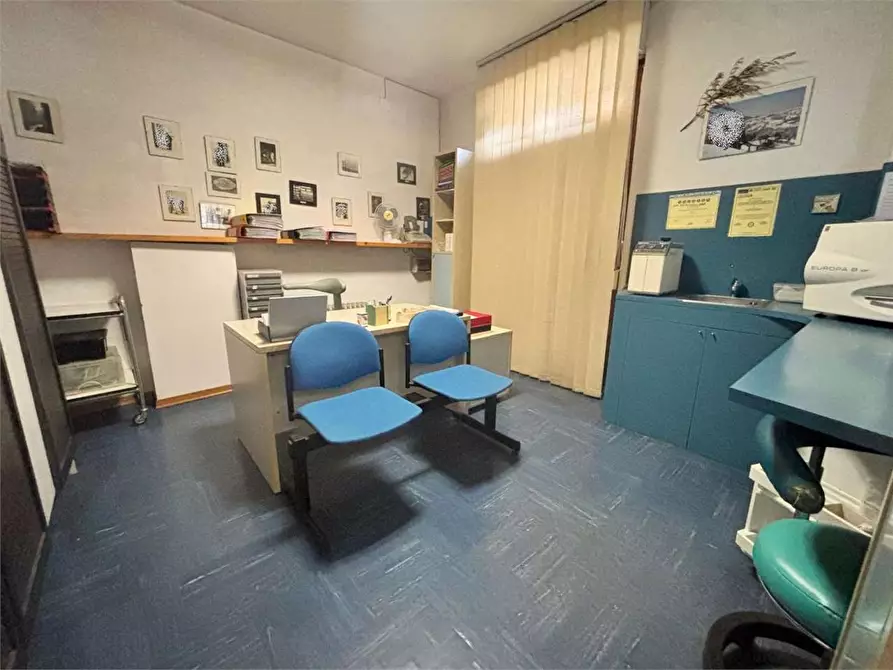 Immagine 13 di Negozio in vendita  a Firenze