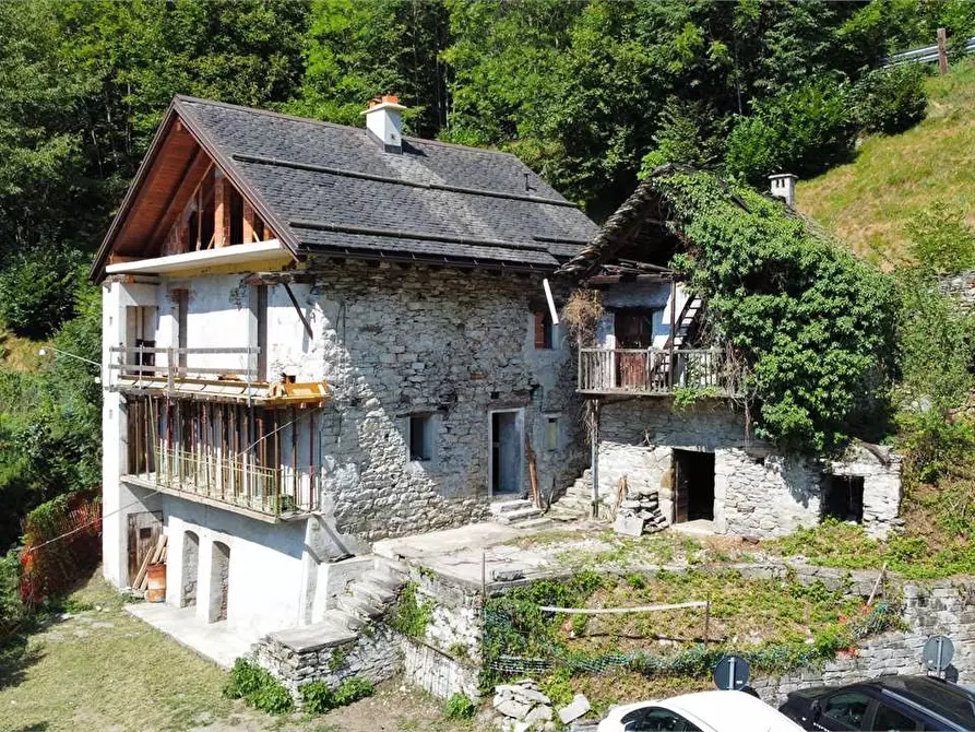 Immagine 1 di Casa indipendente in vendita  in Località La Loccia x a Varzo