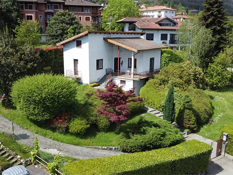 Immagine 1 di Casa indipendente in vendita  in Via Parco Rimembranze 5 a Baveno