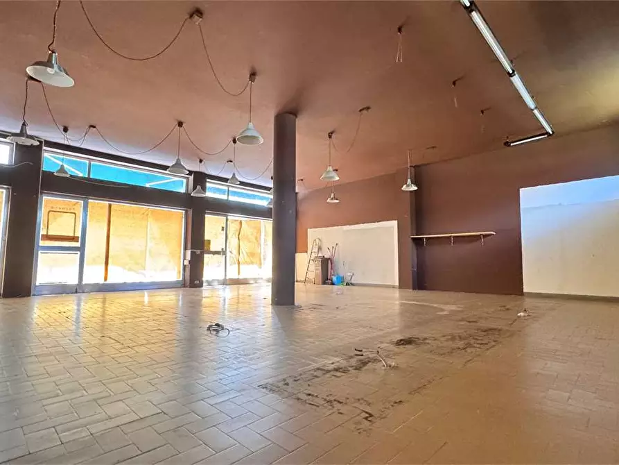 Immagine 2 di Negozio in vendita  in Via Provinciale 17 a Masera